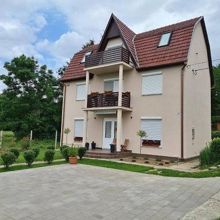 Barka Apartman Нагиканиша Екстериор снимка